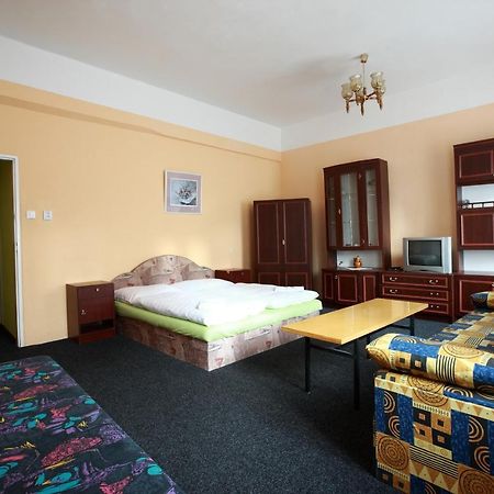 Klášterec nad Ohří Hotel Slavie מראה חיצוני תמונה